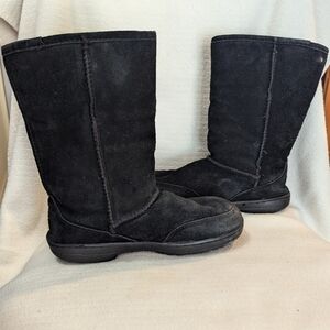 Bearpaw Meadow  boots 10 size 8